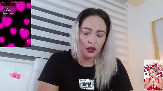 WANDAFOXX1 online show from March 13, 2025, 2:49 am