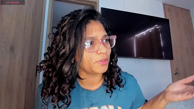 Snapshot of iriss_25 chatting on June 10, 2026, 3:33 pm iriss 25 online show from June 10, 2026, 3:33 pm