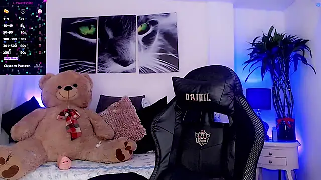 Sophiesweet5 online show from February 2, 2025, 8:51 pm