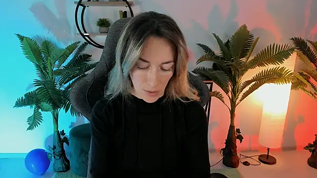 RebeccaMartinez online show from December 10, 2024, 5:07 am