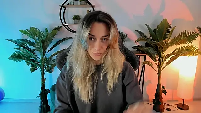 RebeccaMartinez online show from December 15, 2024, 5:23 am