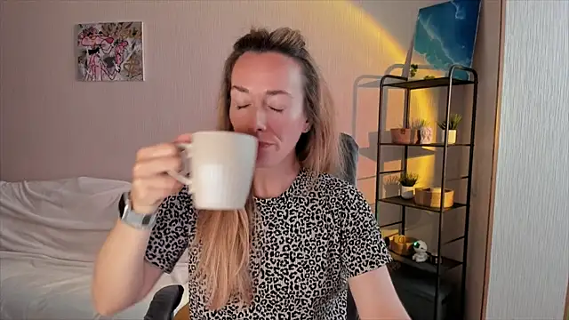 Snapshot of RebeccaMartinez chatting on September 13, 2025, 7:30 am RebeccaMartinez online show from September 13, 2025, 7:30 am