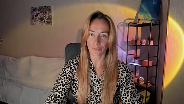 Snapshot of RebeccaMartinez chatting on September 26, 2025, 7:56 am RebeccaMartinez online show from September 26, 2025, 7:56 am