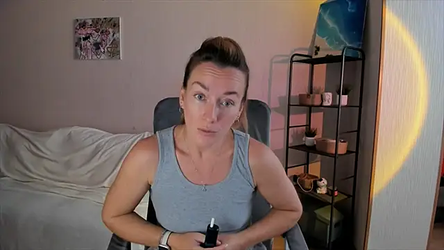 Snapshot of RebeccaMartinez chatting on October 4, 2025, 9:29 am RebeccaMartinez online show from October 4, 2025, 9:29 am