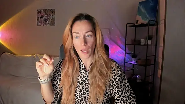 Snapshot of RebeccaMartinez chatting on October 23, 2025, 11:31 am RebeccaMartinez online show from October 23, 2025, 11:31 am