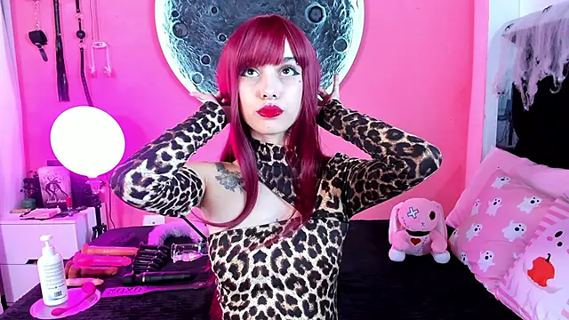 chloe loggan online show from October 27, 2025, 8:13 pm