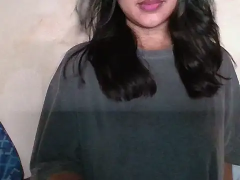  smiling4u  online show from May 6, 2026, 6:57 pm