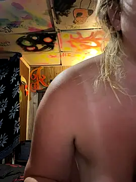 Snapshot of TrashleyRosebud chatting on November 3, 2025, 2:51 pm TrashleyRosebud online show from November 3, 2025, 2:51 pm