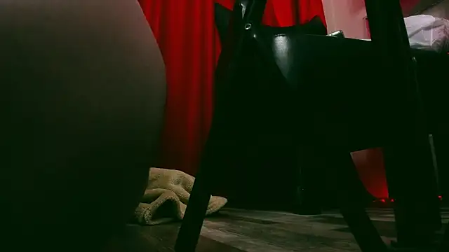 Frau  Lilith online show from February 15, 2025, 8:01 pm