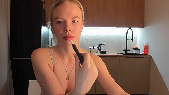 Snapshot of Olivia_Bells chatting on January 5, 2025, 9:57 pm Olivia Bells online show from January 5, 2025, 9:57 pm