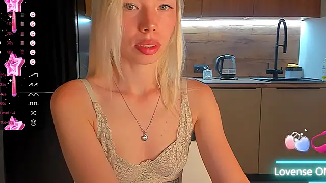 Snapshot of Olivia_Bells chatting on September 11, 2025, 9:15 pm Olivia Bells online show from September 11, 2025, 9:15 pm