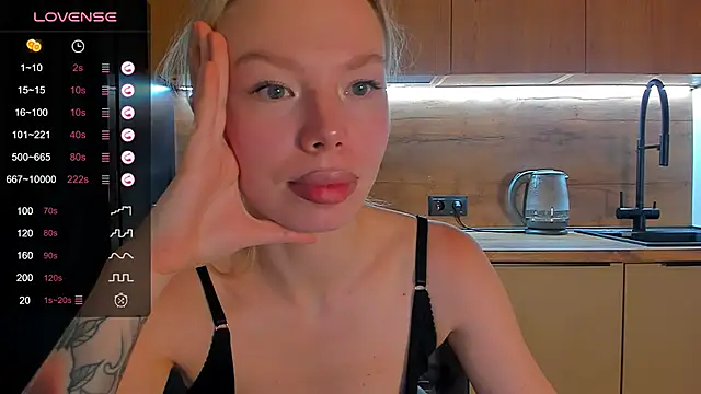 Snapshot of Olivia_Bells chatting on May 21, 2026, 9:44 pm Olivia Bells online show from May 21, 2026, 9:44 pm