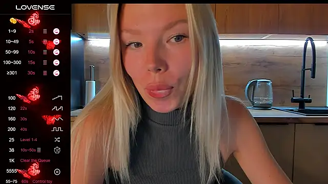 Snapshot of Olivia_Bells chatting on July 4, 2026, 9:21 pm Olivia Bells online show from July 4, 2026, 9:21 pm