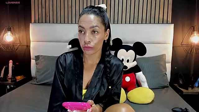NiicolleMiller online show from February 5, 2025, 5:20 pm