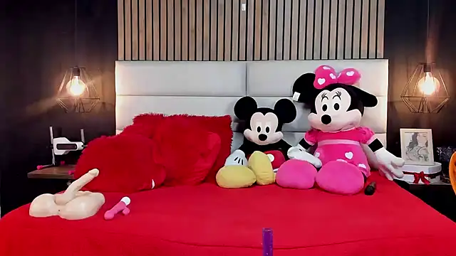 Snapshot of NiicolleMiller chatting on September 28, 2025, 11:04 am NiicolleMiller online show from September 28, 2025, 11:04 am