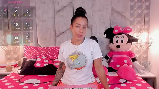 Snapshot of NiicolleMiller chatting on October 8, 2025, 1:03 am NiicolleMiller online show from October 8, 2025, 1:03 am