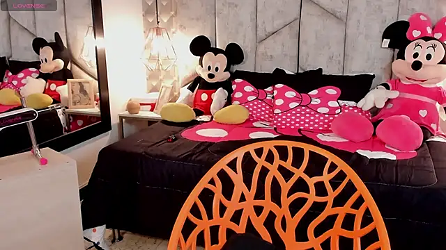 Snapshot of NiicolleMiller chatting on October 9, 2025, 12:36 pm NiicolleMiller online show from October 9, 2025, 12:36 pm