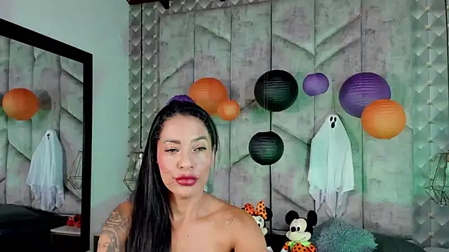 Snapshot of NiicolleMiller chatting on October 22, 2025, 5:45 pm NiicolleMiller online show from October 22, 2025, 5:45 pm