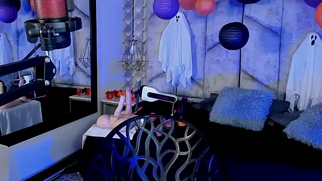 Snapshot of NiicolleMiller chatting on October 27, 2025, 11:31 pm NiicolleMiller online show from October 27, 2025, 11:31 pm