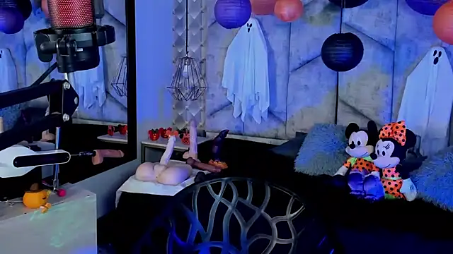 Snapshot of NiicolleMiller chatting on October 28, 2025, 11:36 am NiicolleMiller online show from October 28, 2025, 11:36 am