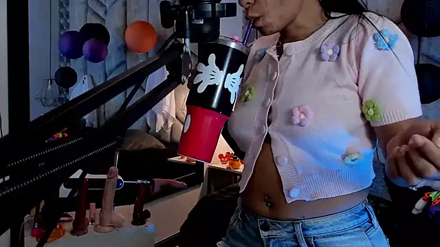 Snapshot of NiicolleMiller chatting on October 31, 2025, 11:44 am NiicolleMiller online show from October 31, 2025, 11:44 am