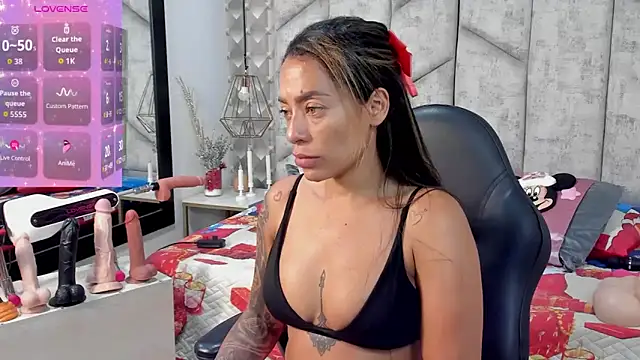 NiicolleMiller online show from December 17, 2025, 11:27 am