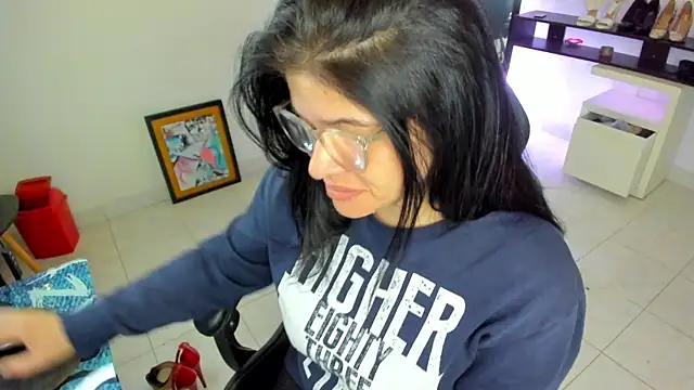 BellaFlaming online show from April 28, 2026, 10:42 am