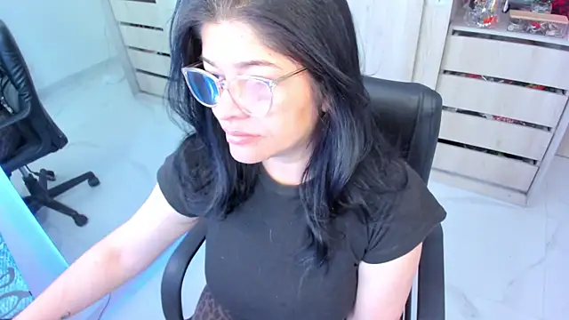 BellaFlaming online show from June 25, 2026, 12:09 pm