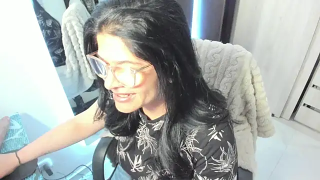 BellaFlaming online show from August 5, 2026, 10:29 am