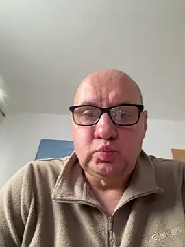 vanjbi45 online show from October 31, 2025, 2:18 pm