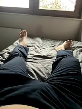 vanjbi45 online show from December 14, 2025, 8:41 am