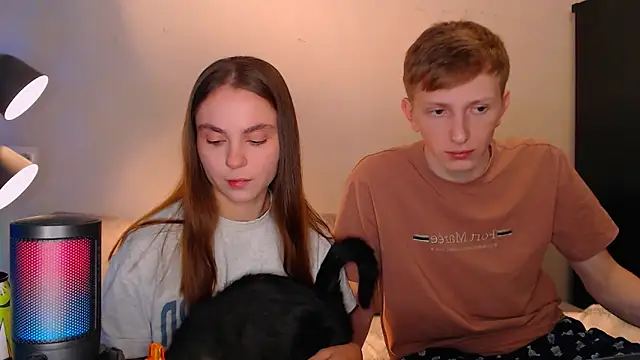 juliaanddima online show from December 8, 2024, 9:41 pm