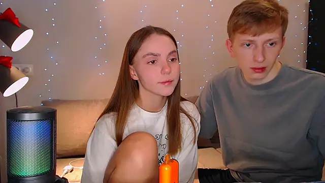 juliaanddima online show from December 20, 2024, 9:50 pm
