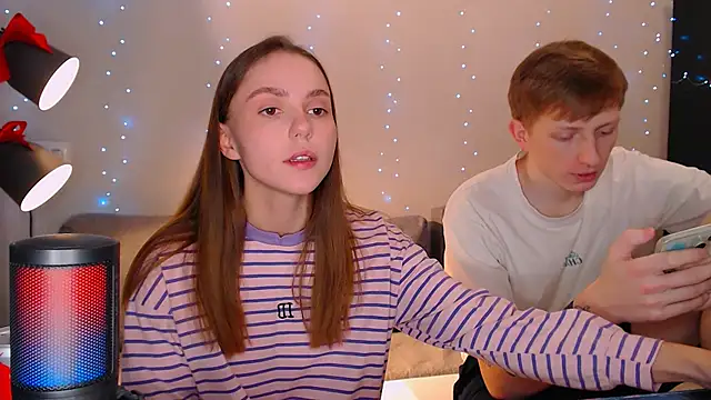 juliaanddima online show from December 25, 2024, 9:33 pm