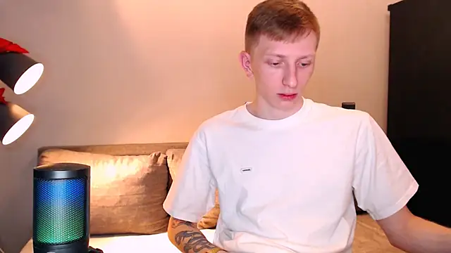 juliaanddima online show from November 1, 2025, 7:43 am