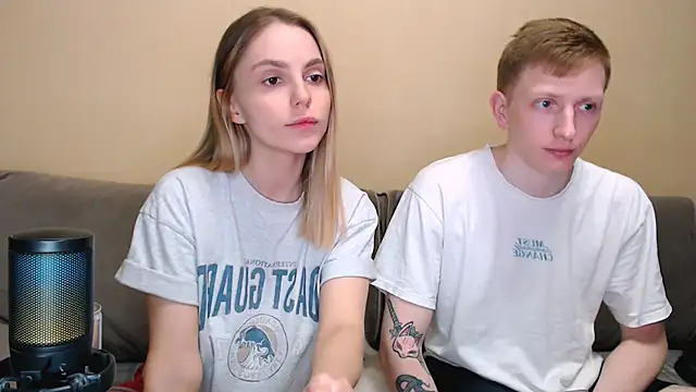 juliaanddima online show from May 7, 2026, 9:31 pm