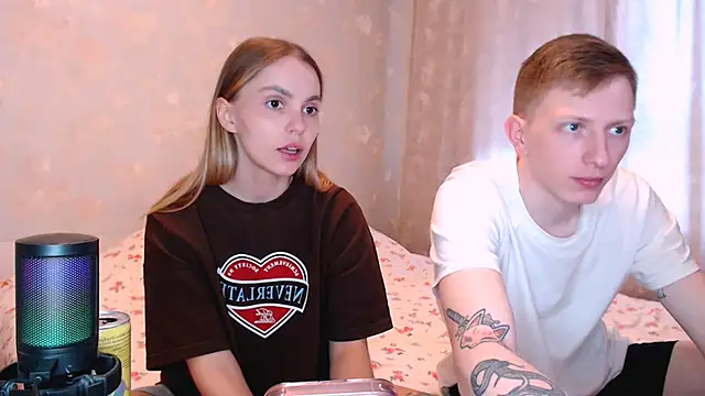 juliaanddima online show from June 19, 2026, 8:40 am