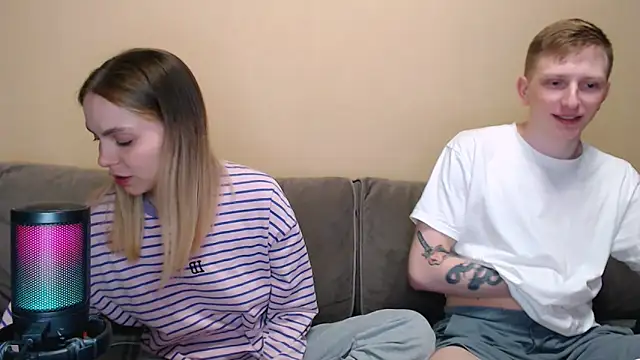 juliaanddima online show from June 19, 2026, 9:29 pm