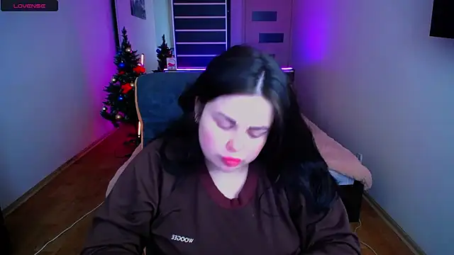 Snapshot of Emily_Mo chatting on December 12, 2024, 6:57 am Emily Mo online show from December 12, 2024, 6:57 am