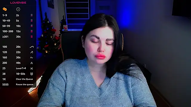 Snapshot of Emily_Mo chatting on December 15, 2024, 6:40 am Emily Mo online show from December 15, 2024, 6:40 am
