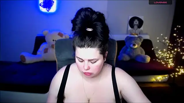 Snapshot of Emily_Mo chatting on December 22, 2024, 9:55 am Emily Mo online show from December 22, 2024, 9:55 am