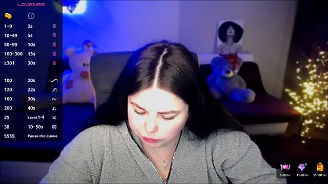 Snapshot of Emily_Mo chatting on January 13, 2025, 6:38 am Emily Mo online show from January 13, 2025, 6:38 am