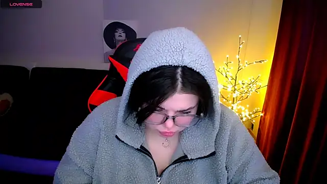 Snapshot of Emily_Mo chatting on January 22, 2025, 9:46 am Emily Mo online show from January 22, 2025, 9:46 am