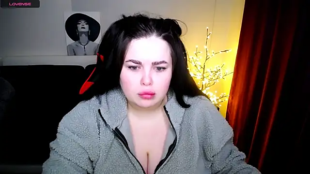 Snapshot of Emily_Mo chatting on February 1, 2025, 6:32 am Emily Mo online show from February 1, 2025, 6:32 am