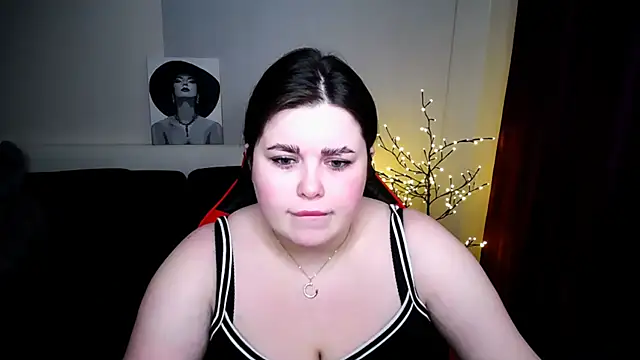 Snapshot of Emily_Mo chatting on February 5, 2025, 6:24 am Emily Mo online show from February 5, 2025, 6:24 am