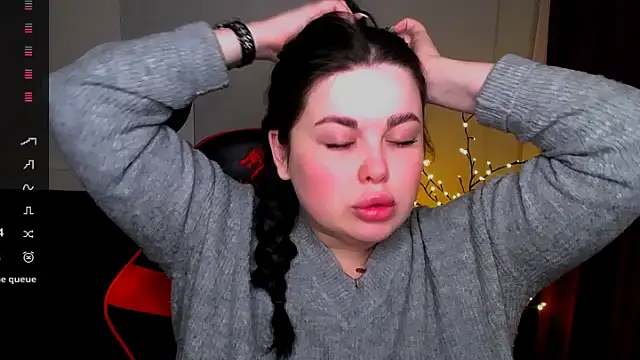 Snapshot of Emily_Mo chatting on February 9, 2025, 6:33 am Emily Mo online show from February 9, 2025, 6:33 am