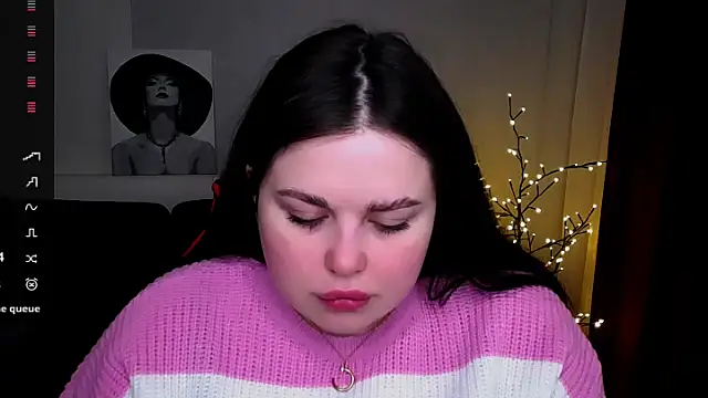 Snapshot of Emily_Mo chatting on February 13, 2025, 6:30 am Emily Mo online show from February 13, 2025, 6:30 am