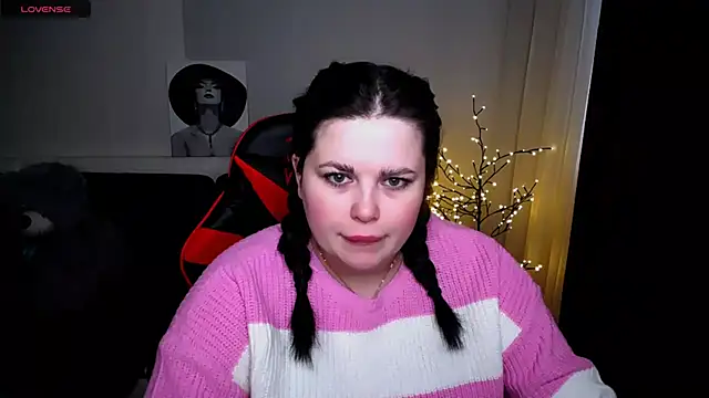 Snapshot of Emily_Mo chatting on February 23, 2025, 6:39 am Emily Mo online show from February 23, 2025, 6:39 am