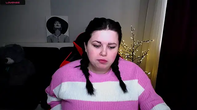 Snapshot of Emily_Mo chatting on February 23, 2025, 9:44 am Emily Mo online show from February 23, 2025, 9:44 am