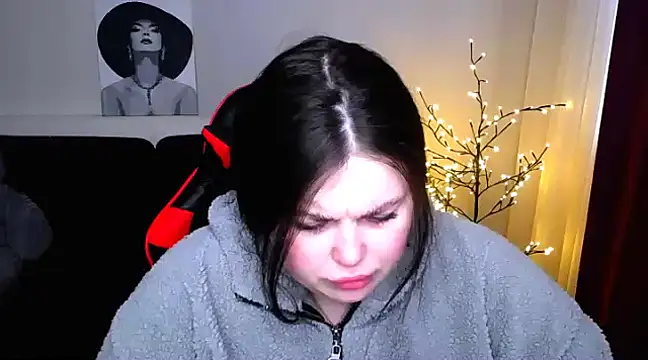 Snapshot of Emily_Mo chatting on February 27, 2025, 6:40 am Emily Mo online show from February 27, 2025, 6:40 am